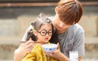 微博吃瓜父女,吃瓜父女生动演绎网络亲子关系